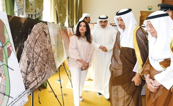 سمورئيس الوزراء الشيخ جابر المبارك متفقدا مشروعات المخطط الهيكلي الرابع للكويت بحضور م.أحمد المنفوحي