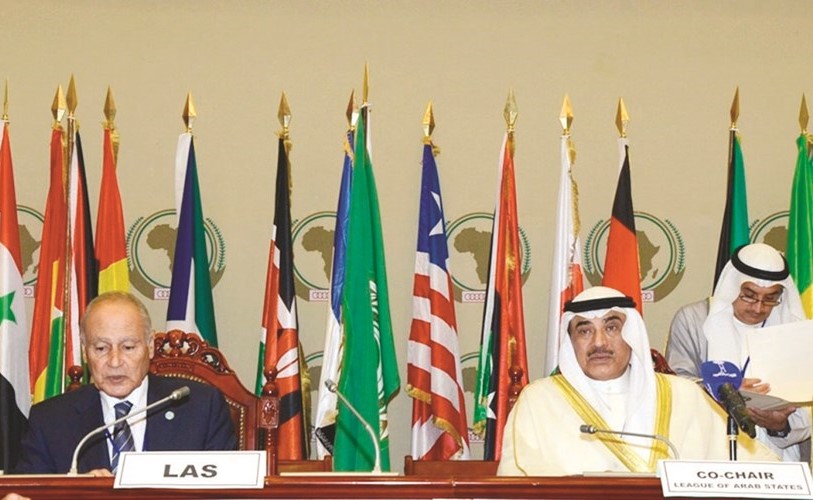 الشيخ صباح الخالد وأحمد ابو الغيط خلال الاجتماع الوزاري التحضيري للقمة﻿