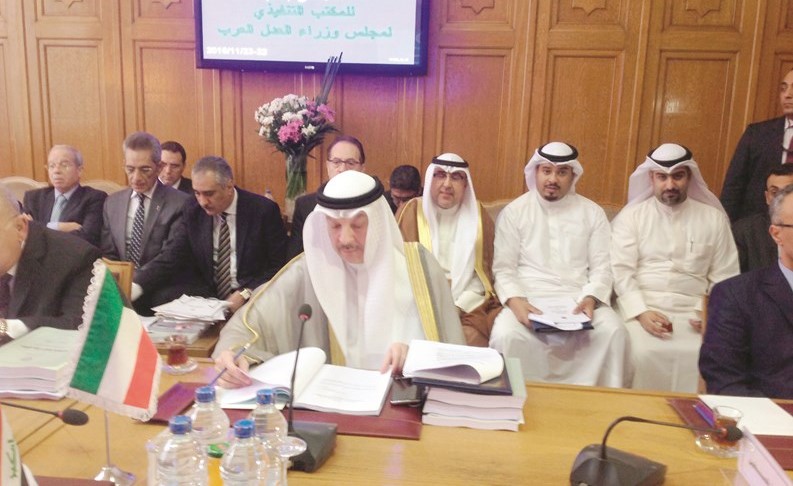 عبداللطيف السريع خلال الاجتماع ﻿