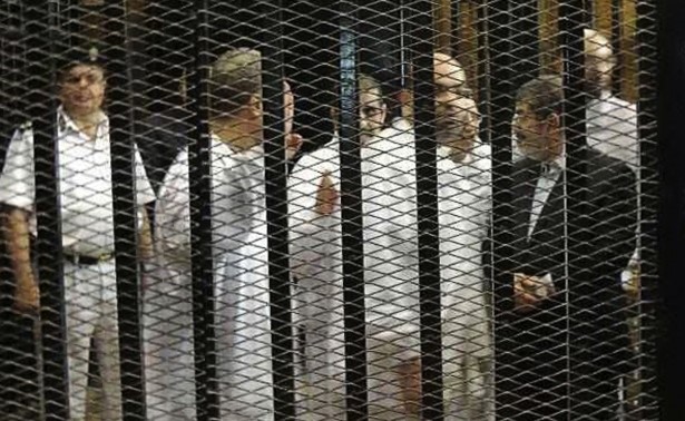 إلغاء أحكام إدانة مرسي والإخوان في التخابر وإعادة محاكمتهم