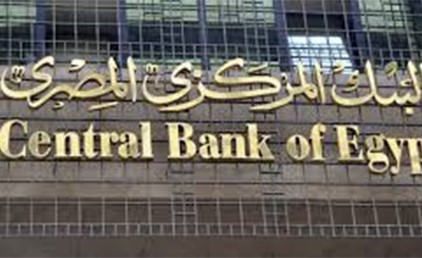 البنوك تبدأ ترويض السوق السوداء وتسحب الدولارات منها