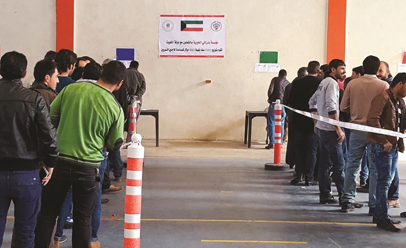 جانب من توزيع القسائم الشرائية على اللاجئين السوريين ﻿