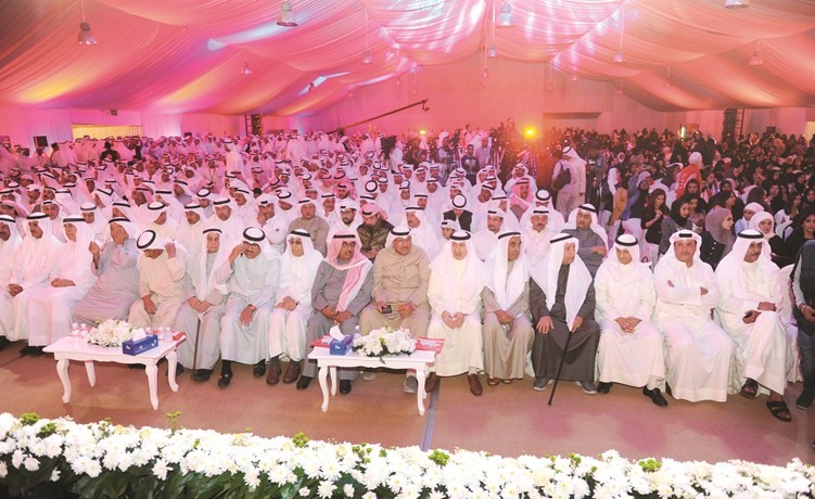 جانب من الحضور الحاشد داخل مقر الغانم﻿