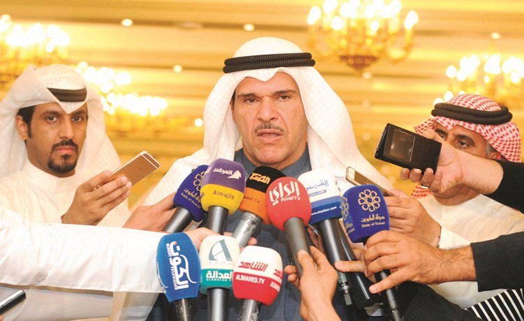  الشيخ سلمان الحمود متحدثا لوسائل الإعلام لدى افتتاحه المركز الإعلامي للانتخابات في فندق الشيراتون﻿