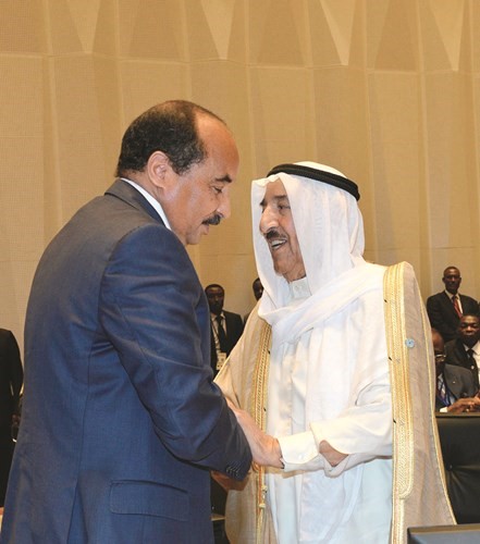صاحب السمو الأمير خلال تسليم الرئيس الموريتاني رئاسة القمة ﻿