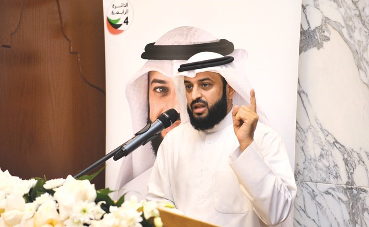 عبدالله فهاد خلال الندوة﻿
