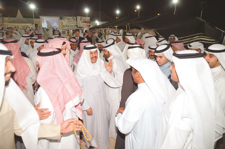 الحضور الحاشد يتوسطهم مرشح الدائرة الانتخابية الثانية النائب السابق حمد الهرشاني﻿