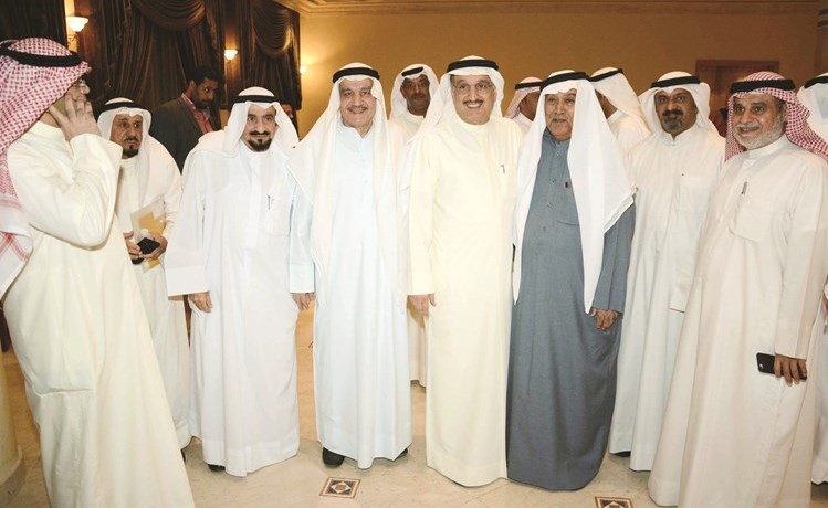 مرشح الدائرة الأولى النائب السابق كامل العوضي متوسطا الحضور﻿