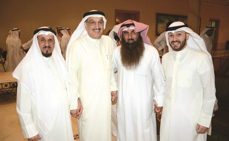 العوضي متوسطا الحضور﻿