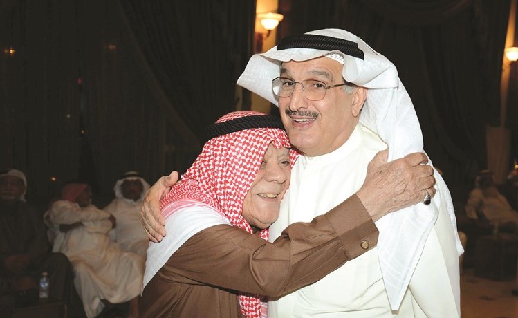 ترحيب بأحد كبار السن﻿