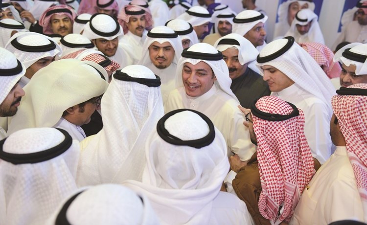 ابناء الدائرة الرابعة يلتفون حول عسكر العنزي﻿
