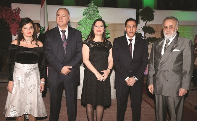 الحاج حسان حوحو يقدم التهنئة لرئيس البعثة اللبنانية﻿