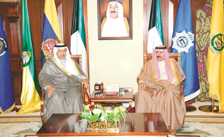 سمو نائب الأمير وولي العهد الشيخ نواف الأحمد مستقبلا سمو الشيخ جابر المبارك ﻿