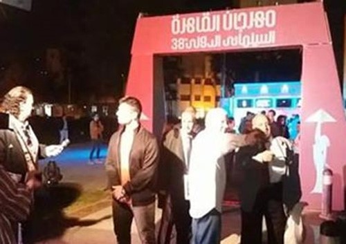 بالصور.. ممثل افلام اباحية يثير الجدل بمشاركته بمهرجان القاهرة السينمائي