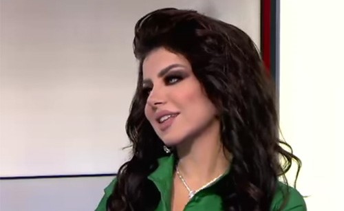 بالفيديو: مذيعة العربية تحرج حليمة بولند على الهواء بصورة قديمة لها.. وهذا ردها