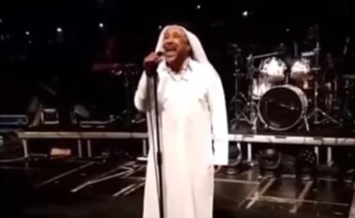 بالفيديو.. الشاب خالد يحيي حفلاً غنائياً بالزي الخليجي في البحرين