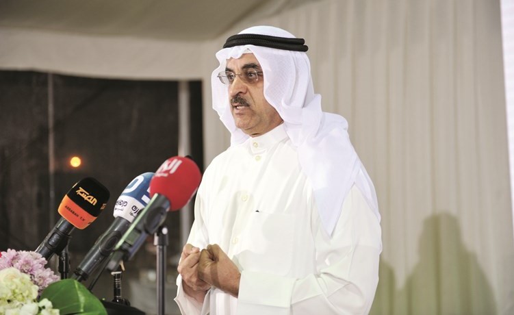 مرشح الدائرة الأولى النائب والوزير السابق أحمد المليفي متحدثا في الندوة﻿