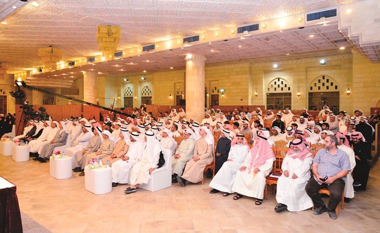 جانب من الحضور خلال ندوة مرشح الدائرة الأولى المحامي خالد حسين الشطي﻿