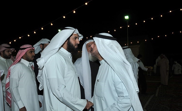 الدقباسي خلال استقباله الناخبين﻿