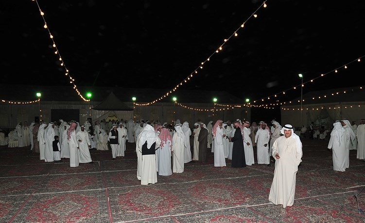 ناخبو الدائرة الرابعة خلال لقاء النائب السابق ومرشح الدائرة الرابعة علي الدقباسي 	(زين علام)﻿