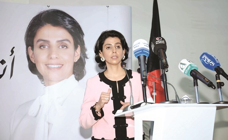 مرشحة الدائرة الثانية عالية الخالد متحدثة خلال الندوة﻿