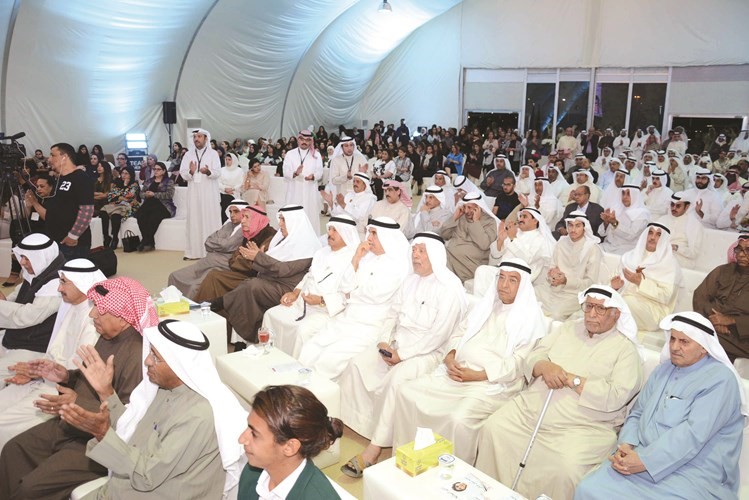 ناخبو الدائرة يتابعون حديث مرشحة الدائرة الثانية عالية الخالد	 (احمد ابوعطية)﻿