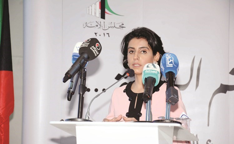 عالية الخالد أثناء الندوة﻿