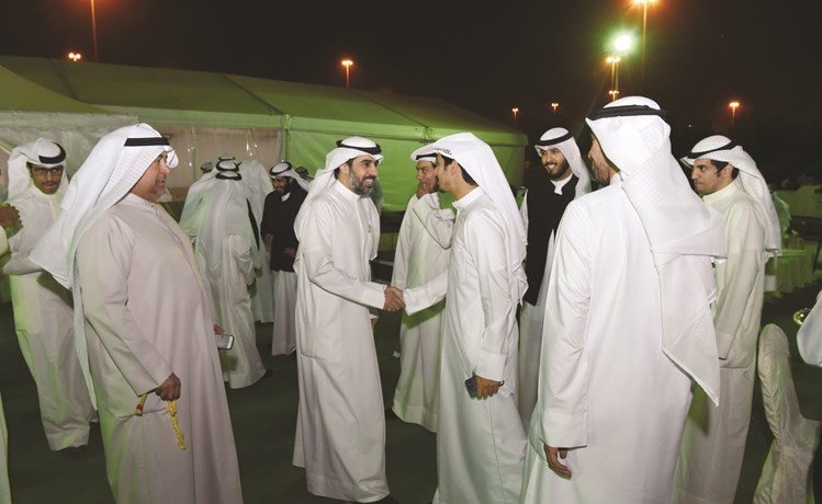 علي الخميس مستقبلا ناخبي الدائرة الثالثة﻿