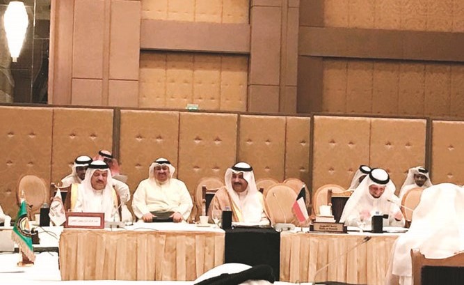 خالد السيف مترئسا وفد الكويت خلال الاجتماع﻿