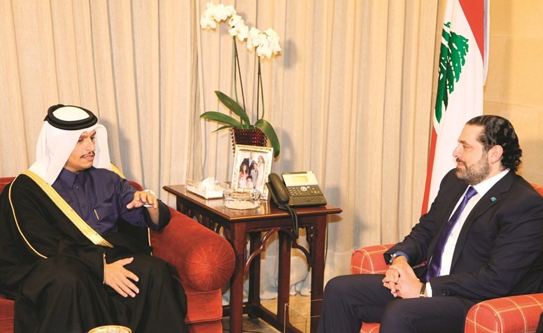 الرئيس المكلف سعد الحريري مستقبلا وزير الخارجية القطري الشيخ محمد بن عبد الرحمن آل ثاني فيبيت الوسط مساء أمس الأول	(محمود الطويل)﻿