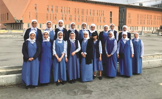 الطلبة خلال الزيارة ﻿