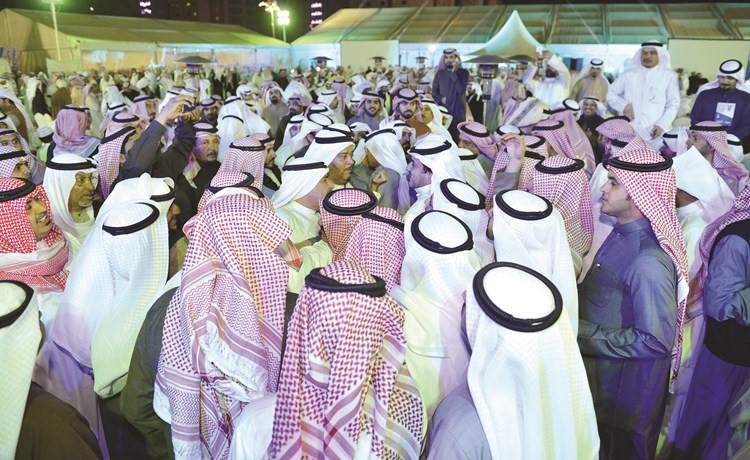 ناخبو الدائرة الرابعة يلتفون حول مرشحهم النائب السابق سلطان اللغيصم﻿
