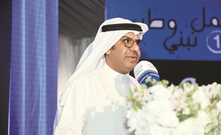 مرشح الدائرة الأولى النائب السابق احمد القضيبي متحدثا خلال الندوة﻿