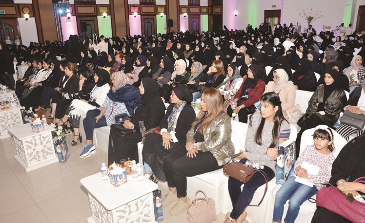 ناخبات الدائرة الثانية خلال ندوة مرشح الدائرة المحامي خالد العنزي﻿