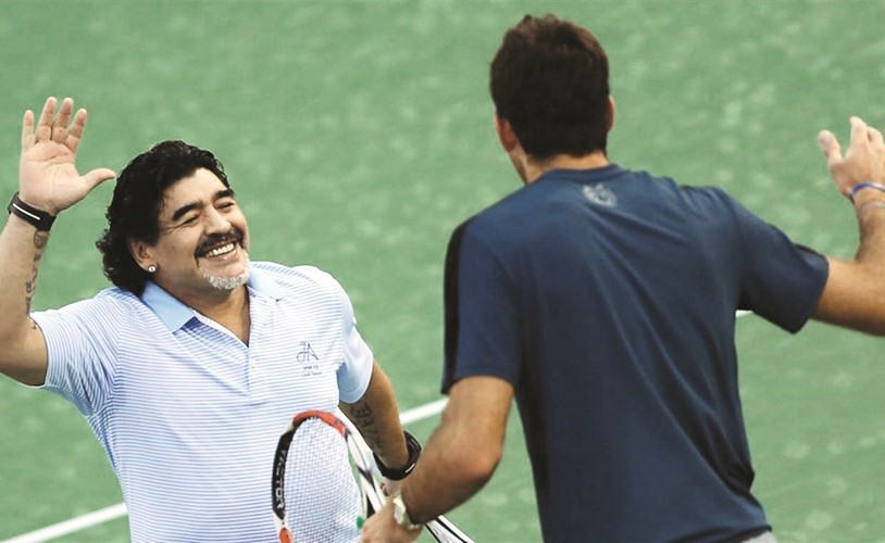 مارادونا وصل لمؤازرة منتخب بلاده﻿