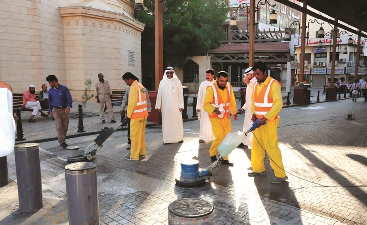أجهزة البلدية غسلت شوارع المباركية