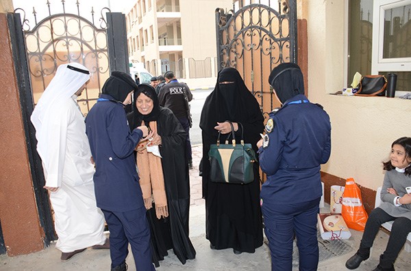 التدقيق في هويات الناخبات