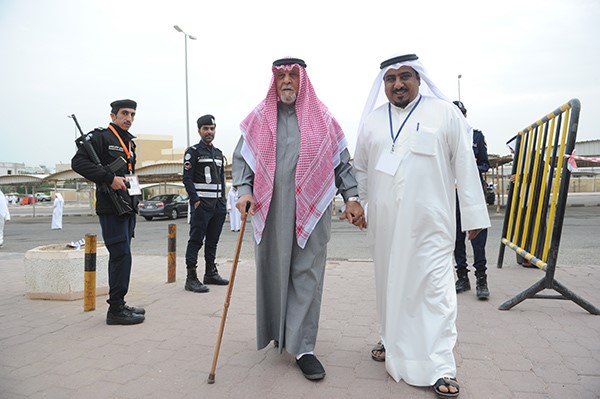 إقبال ملحوظ من قبل كبار السن على اللجان الانتخابية في ساعات الصباح الأولى