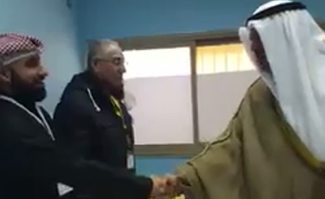 بالفيديو.. جولة تفقدية لوزير الإعلام للوقوف على سير العملية الانتخابات في مراكز الاقتراع بالدائرة الأولى