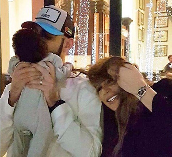 بالصور..هل تذكرون "وسيم الامارات" الجميع يهنئه بعد نشره هذه الصور.