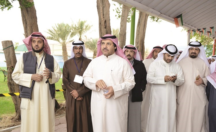 سلطان اللغيصم داخل احدى اللجان﻿