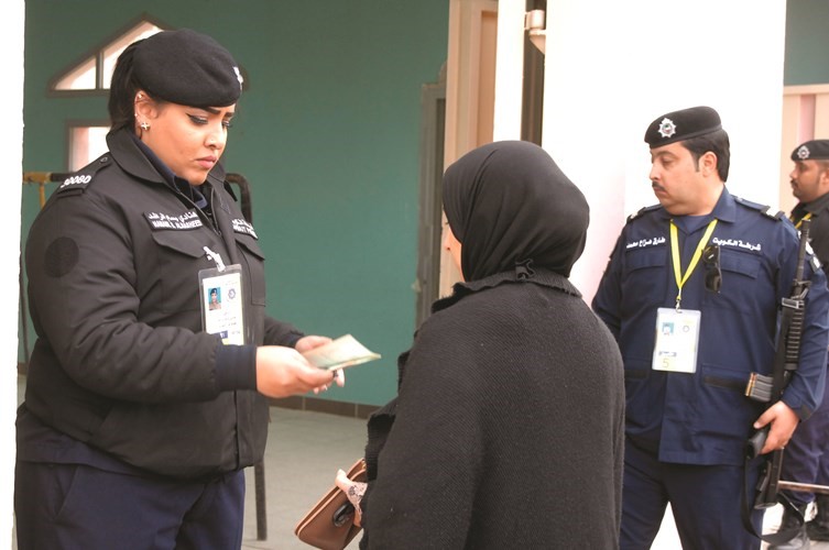  ومساعدة من الشرطة النسائية﻿
