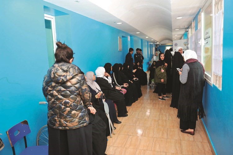 نساء بانتظار دورهن لاختيار ممثليهن الى مجلس الأمة﻿