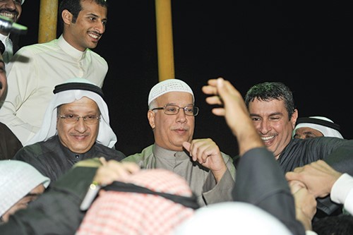 مبارك الحريص وم. محمد الهدية مع الحضور