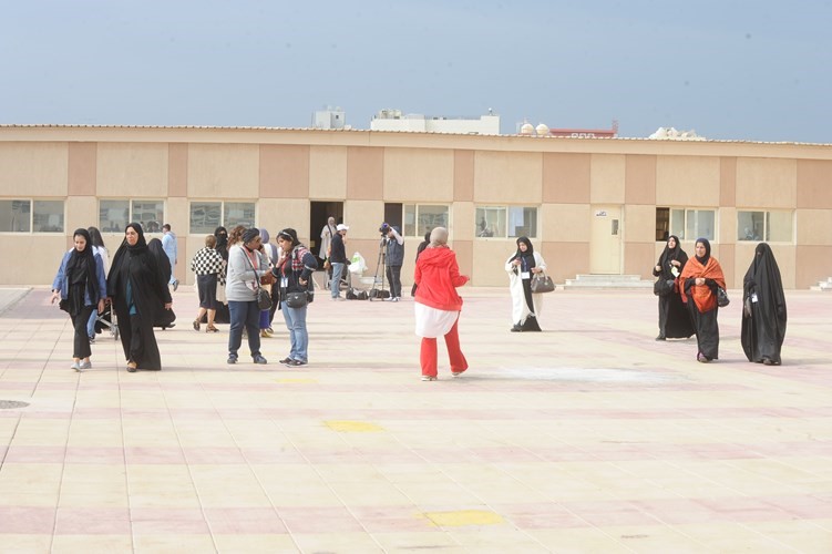 إقبال في إحدى لجان النساء﻿