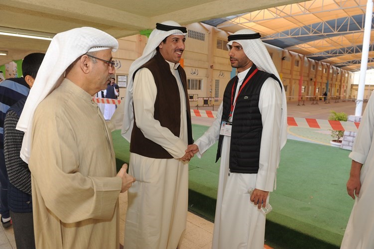 مرزوق ناصر الخرافي وخالد علي الغانم خلال تواجدهما في احدى اللجان﻿