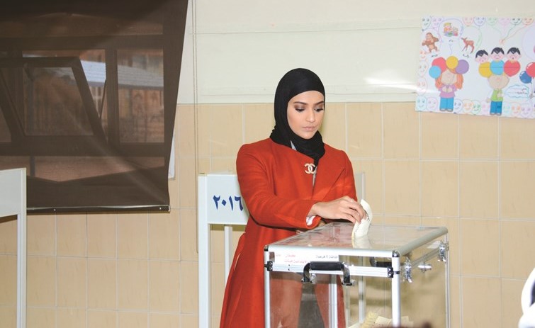 صوت نسائي في الدائرة الثانية 	(احمد ابوعطية)﻿