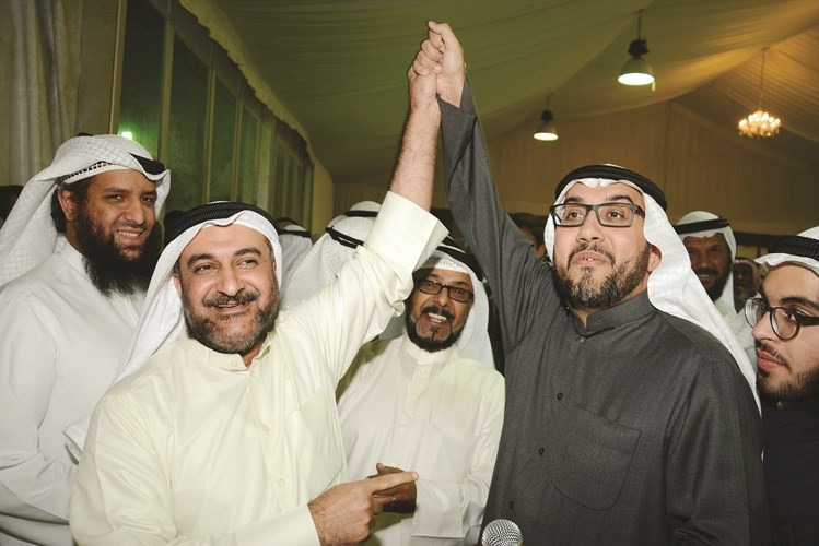 النائب السابق محمد الكندري يهنئ الشاهين بفوزه﻿