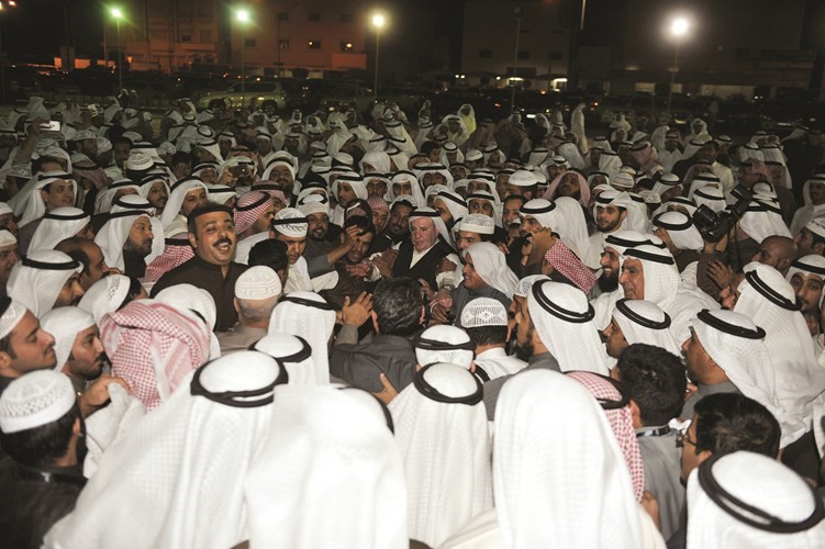 أبناء الدائرة الأولى يحتفلون بفوز النائبين مبارك الحريص ومحمد الهدية 	(عادل السلامة)﻿