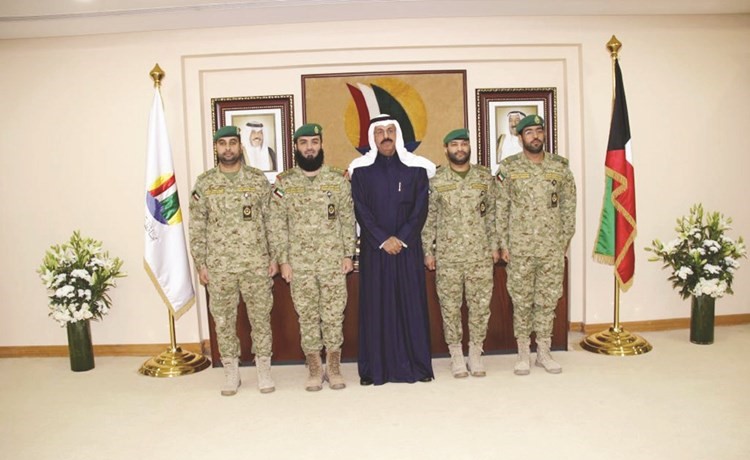 الفريق أول متقاعد الشيخ أحمد النواف مستقبلا وفد الحرس الوطني﻿
